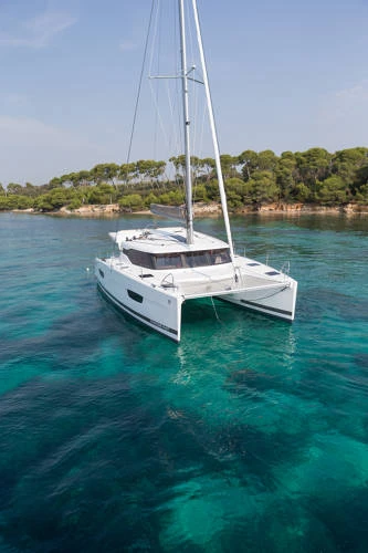 Wynajmij Katamaran z lub bez skippera Fountaine Pajot w Cannes