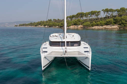 Wynajem Katamaran Fountaine Pajot z patentem 
