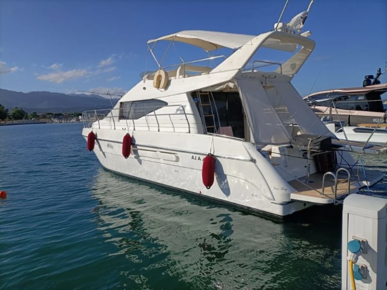 Azimut Azimut 40 między profesjonalistami a osobami prywatnymi w Porto-Vecchio