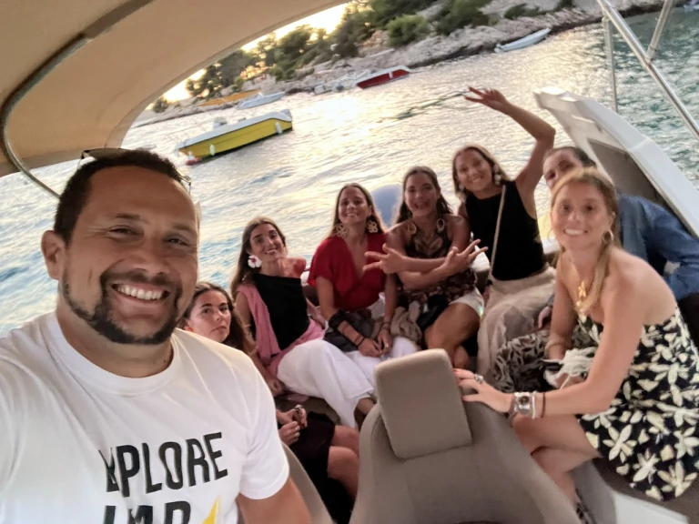 Wynajem Motorówka Aquamax z patentem 