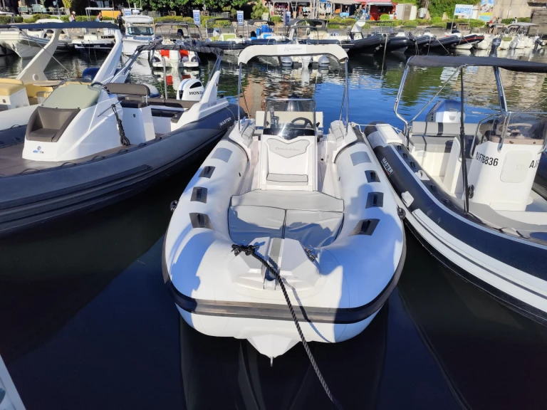 Wynajmij Zodiac Medline w Porto-Vecchio