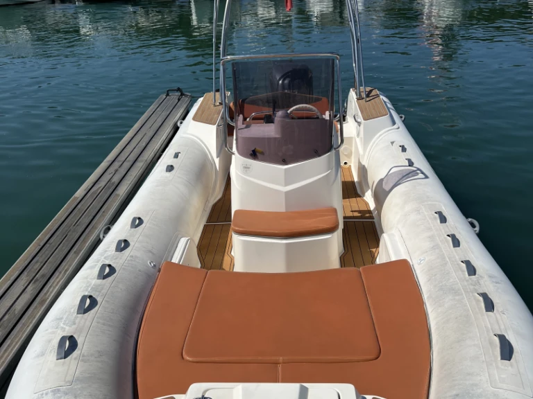 Wynajmij Capelli Tempest 700 w Marsylia