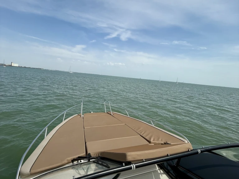 Quicksilver Activ 805 Cruiser między profesjonalistami a osobami prywatnymi w La Rochelle