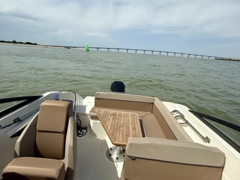 Wynajem łodzi La Rochelle tanio Activ 805 Cruiser
