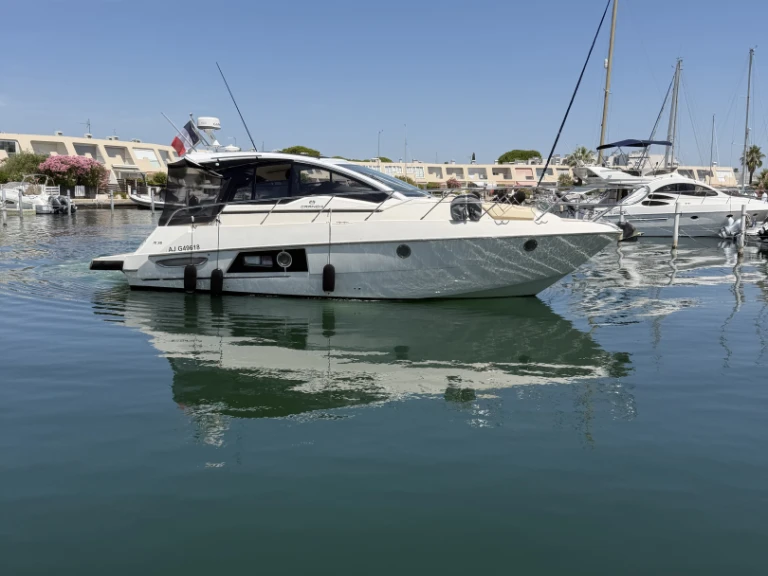 Wynajem łodzi Cranchi M 38 Hard Top w Le Grau-du-Roi na SamBoat 