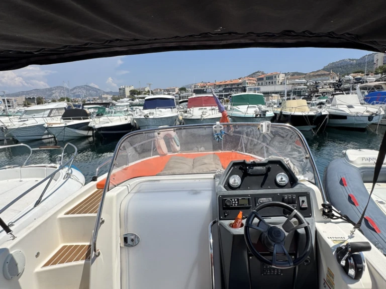 Wynajem łodzi Marsylia tanio Activ 755 Sundeck