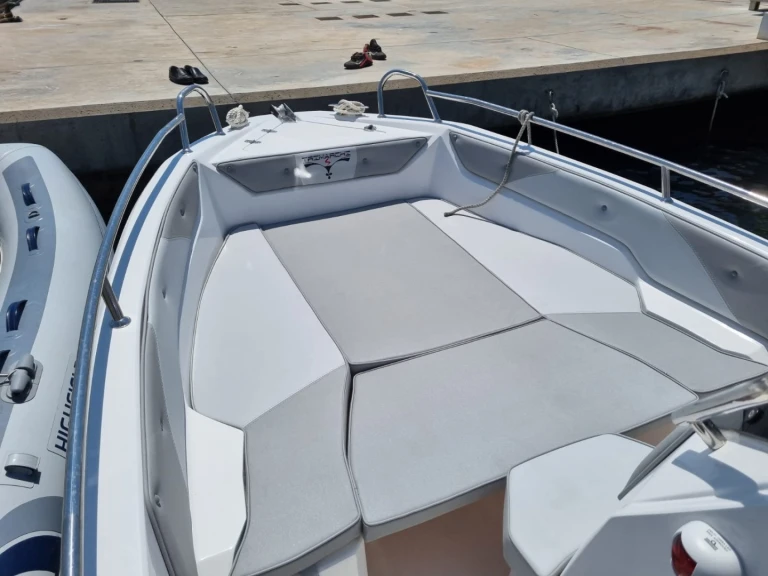 Wynajem Motorówka Trimarchi z patentem 