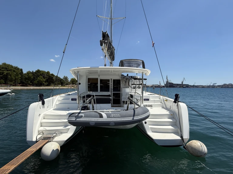 Wynajmij Katamaran z lub bez skippera Lagoon w Pula