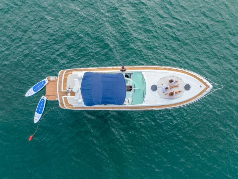 Wynajmij Motorówka z lub bez skippera Fairline w Cascais