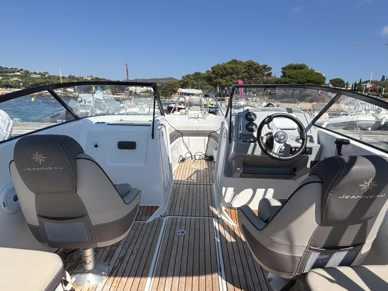 Wynajem Motorówka w Les Issambres - Jeanneau Cap Camarat 6.5 BR