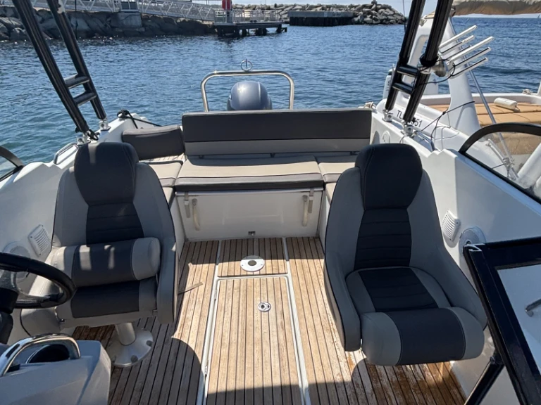 Wynajem łodzi Jeanneau Cap Camarat 6.5 BR w Les Issambres na SamBoat 
