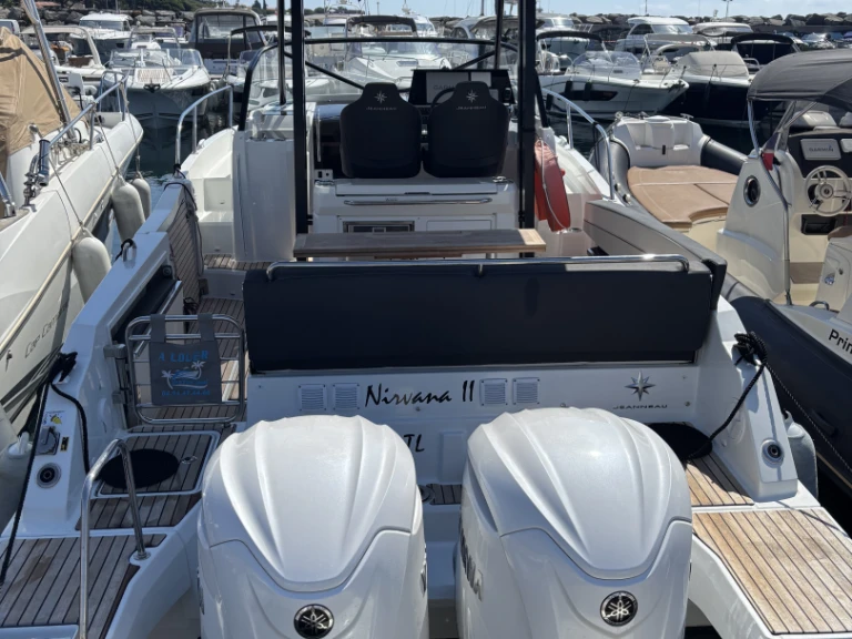Wynajem w Les Issambres- Jeanneau Cap Camarat 9.0 WA na SamBoat