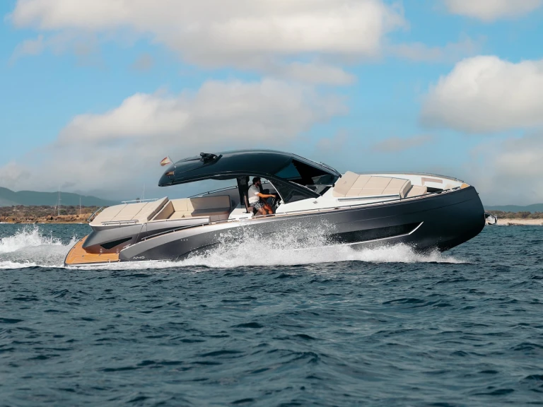 Nassima Yacht  NY 40 między profesjonalistami a osobami prywatnymi w Ibiza Town