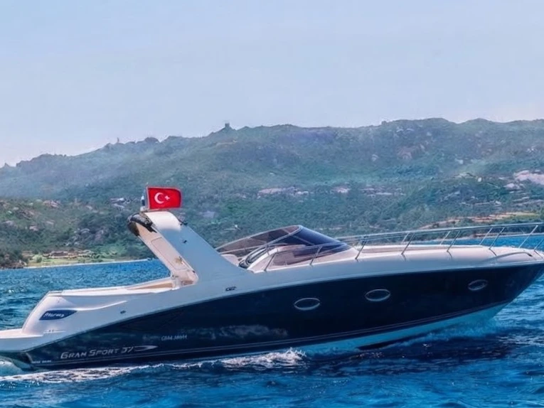 Mano Marine Mano Marine 37 Grand Sport między profesjonalistami a osobami prywatnymi w Fethiye