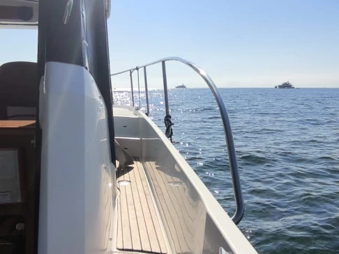 Wynajmij Motorówka z lub bez skippera Bénéteau w Villefranche-sur-Mer