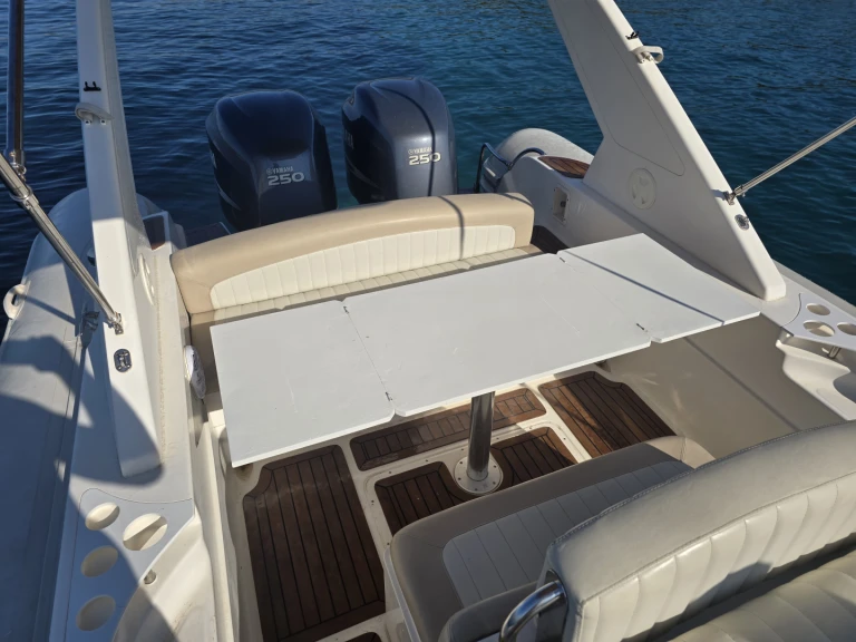 Wynajem łodzi Francja tanio Tempest 900 WA