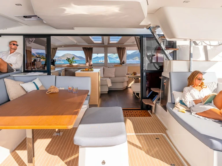 Wynajmij Fountaine Pajot Aura 51 w Cannes