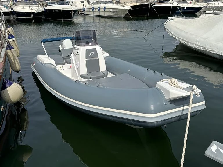 Wynajem Łódż półsztywna Panamera Yacht z patentem 