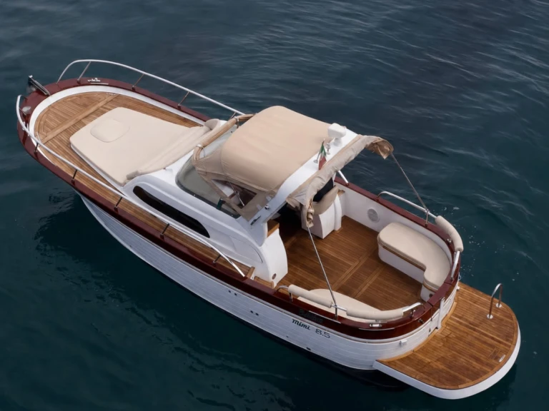 Wynajem łodzi Positano tanio 8.50