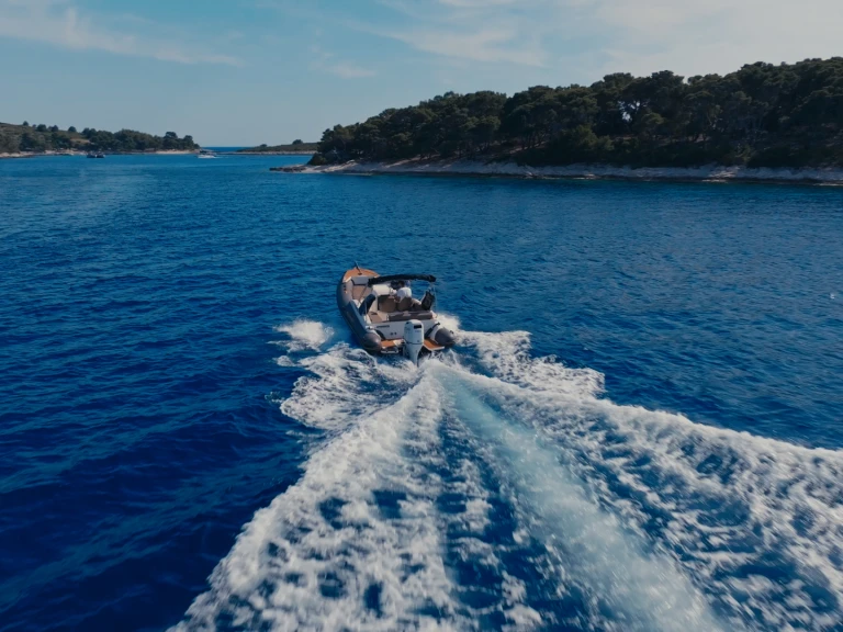 Wynajmij Łódż półsztywna z lub bez skippera Barracuda w Hvar