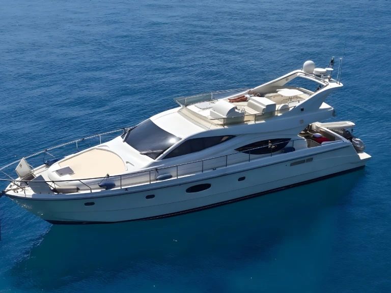 Ferretti Ferretti 550 między profesjonalistami a osobami prywatnymi w Paros (wyspa)