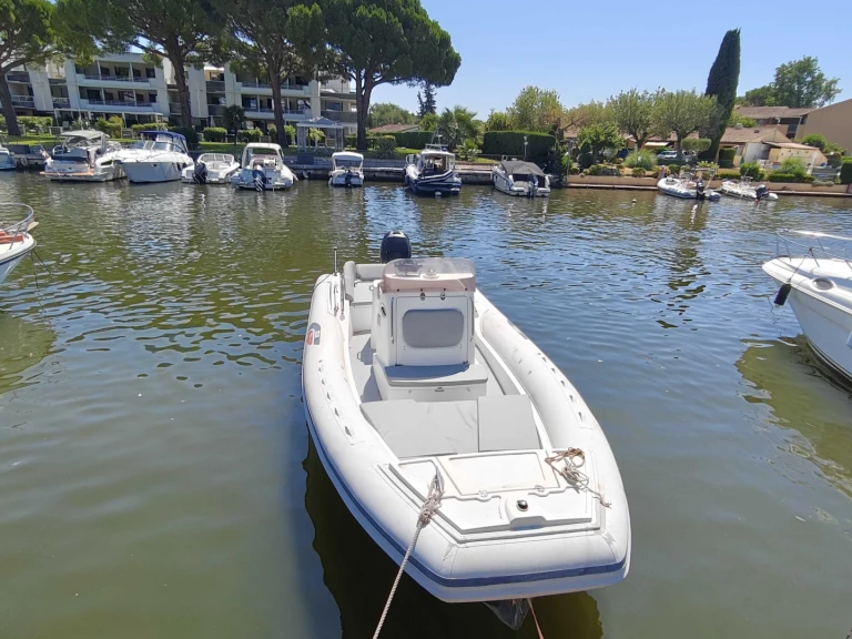 Wynajmij Selva Selva D840 Exclusive w Port de Cannes Marina