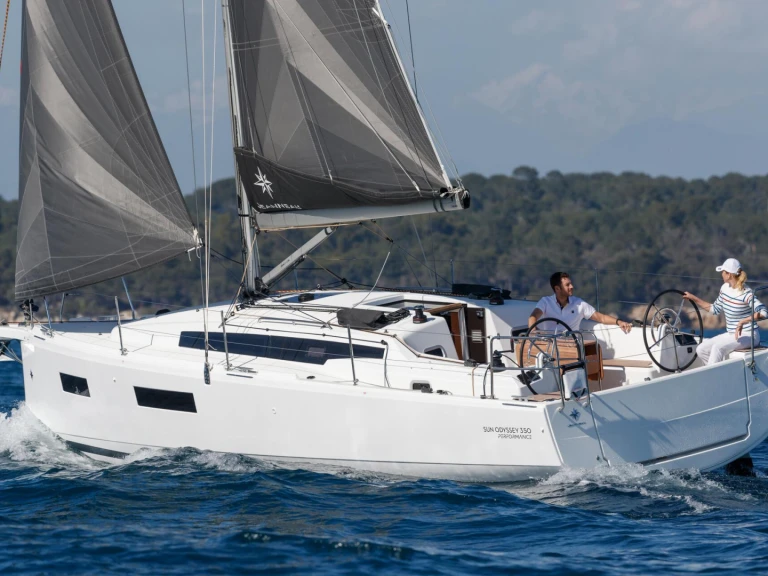 Jeanneau Sun oddysey 350 między profesjonalistami a osobami prywatnymi w Marina deportiva de Menorca