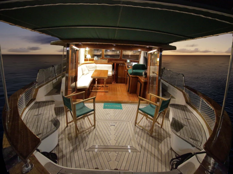 Wynajem Motorówka Menorquin-Yachts z patentem 