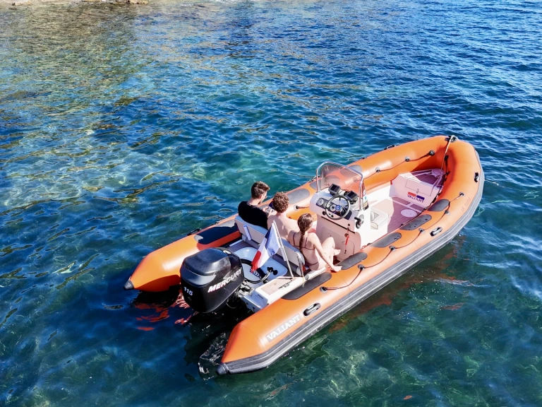 Valiant V 620 Sport między profesjonalistami a osobami prywatnymi w Roses