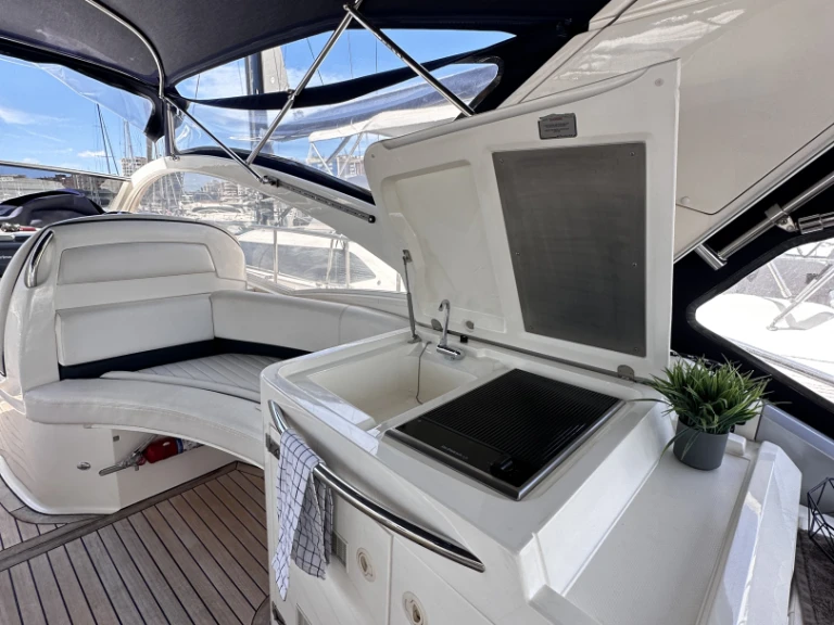 Fairline Targa 52 między profesjonalistami a osobami prywatnymi w Palma de Mallorca
