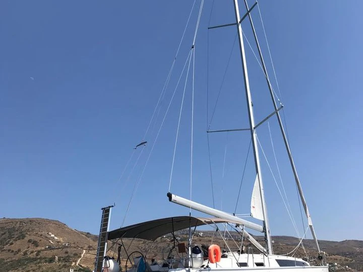 Bavaria Cruiser 51 między profesjonalistami a osobami prywatnymi w Alimos