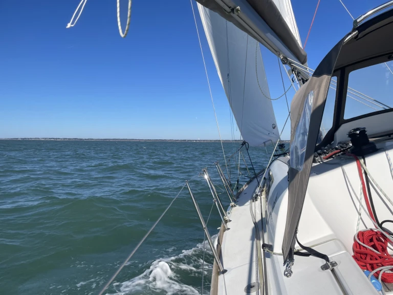 Wynajem łodzi Pornic tanio Sun Odyssey 33i