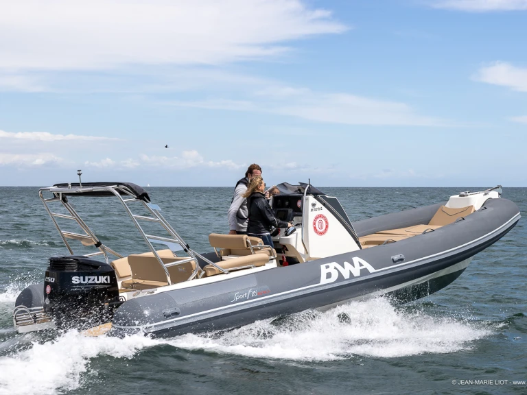 Bwa Sport 26 GTO między profesjonalistami a osobami prywatnymi w La Trinité-sur-Mer