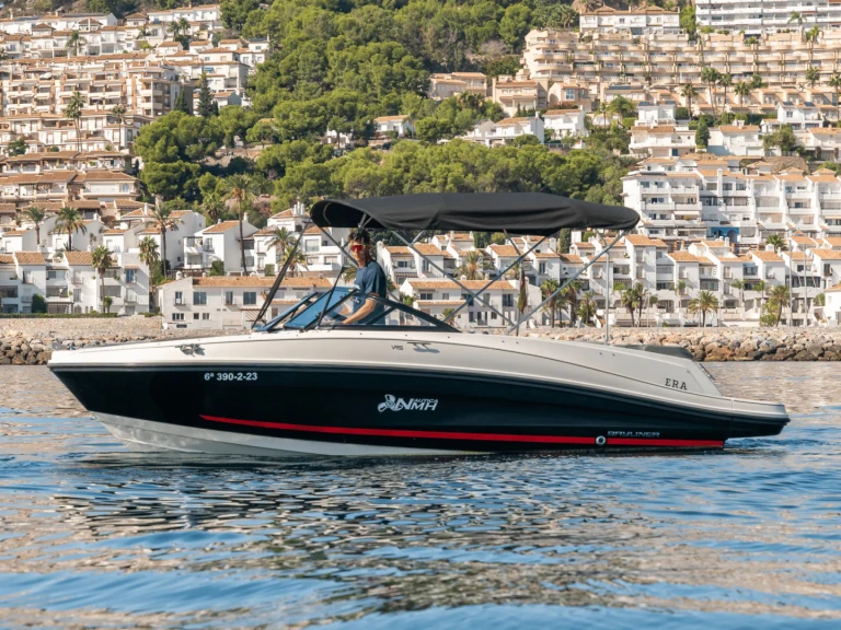 Wynajmij Bayliner VR5 w La Herradura