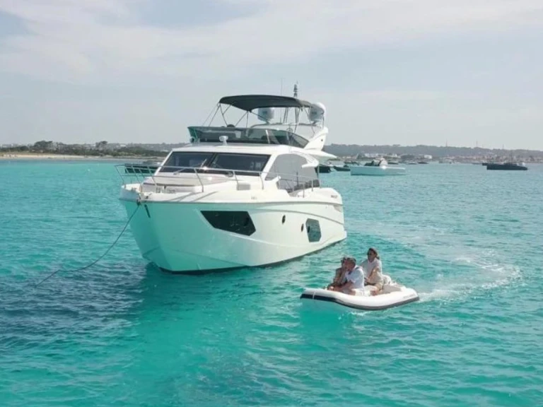 Wynajem Motorówka Absolute Yachts z patentem 