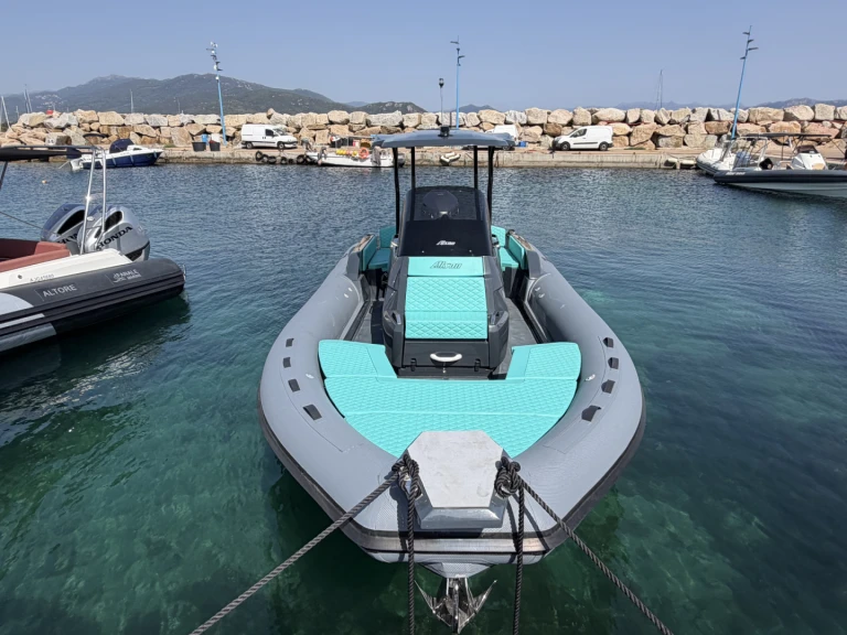 Wynajmij Alson Force 8 w Porto Pollo