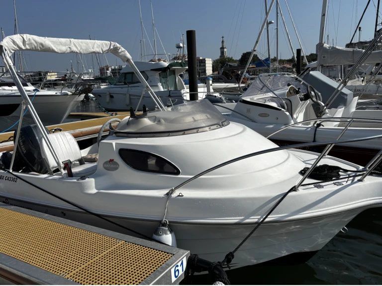 Wynajem Motorówka Quicksilver z patentem 
