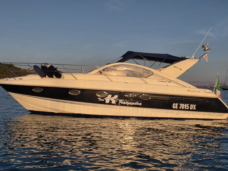 Fairline Targa 34 między profesjonalistami a osobami prywatnymi w Porto Rotondo