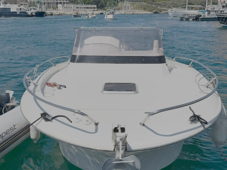Wynajem Motorówka Pacific Craft z patentem 
