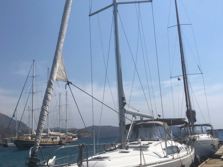 Bénéteau Oceanis 46 między profesjonalistami a osobami prywatnymi w Samsun Körfezi