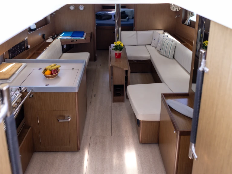 Bénéteau Oceanis 41.1 Performance między profesjonalistami a osobami prywatnymi w Port de Pollenca