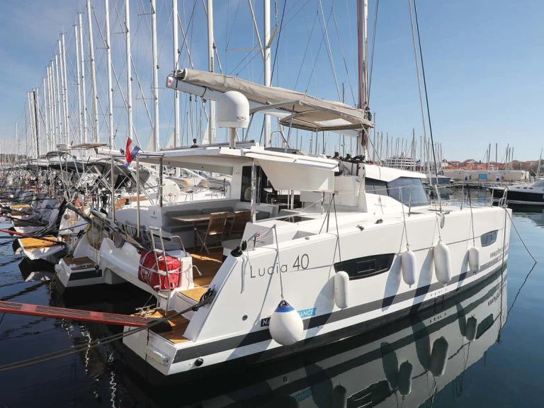 Wynajem łodzi Fountaine Pajot Lucia 40 w Trogir na SamBoat 
