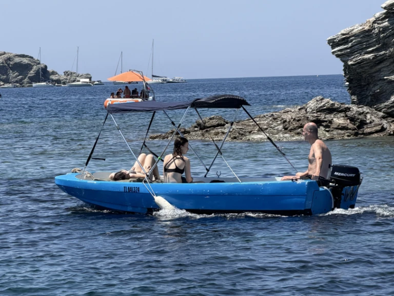 Yac fun  Yac fun 450 między profesjonalistami a osobami prywatnymi w Six-Fours-les-Plages