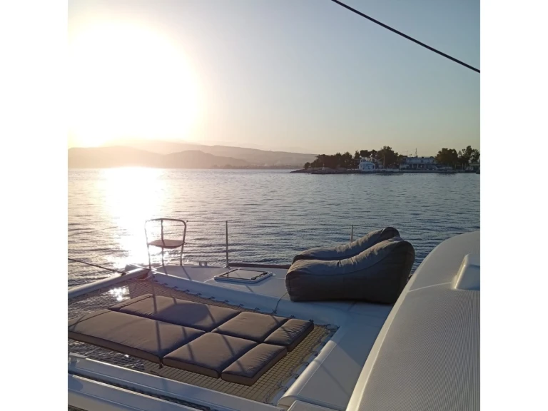 Wynajmij Lagoon Lagoon 400 S2 w Alimos