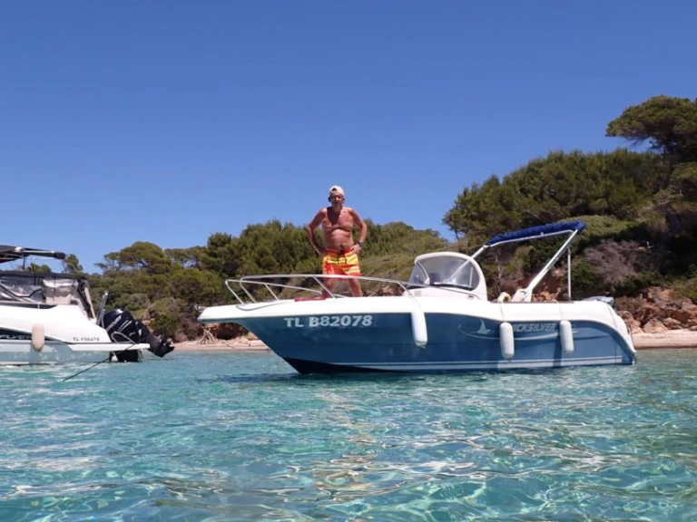 Wynajmij Motorówka z lub bez skippera Quicksilver w Les Salins d'Hyères