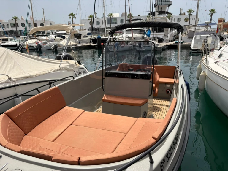 Wynajem łodzi Giant 600 SPORT w Port d'Alicante na SamBoat 