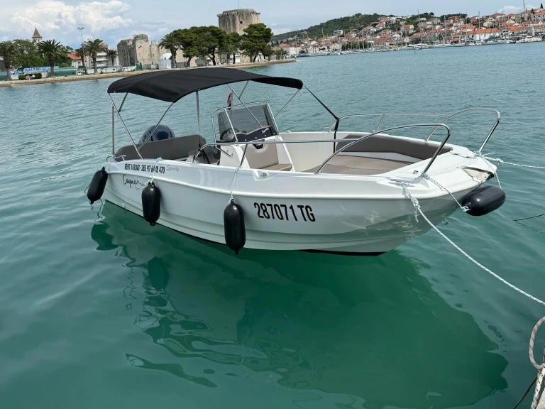 Wynajem w Trogir- speedy Cayman 585 na SamBoat