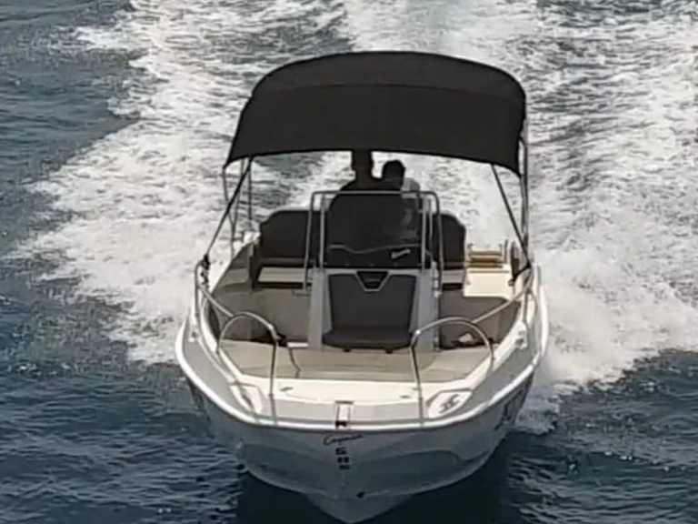 Wynajmij speedy Cayman 585 w Trogir