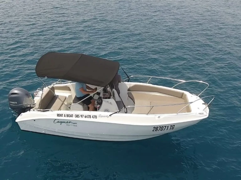 Wynajem łodzi Trogir tanio Cayman 585