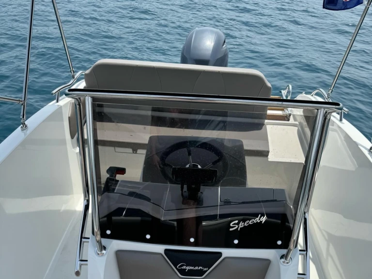 Wynajem łodzi speedy Cayman 585 w Trogir na SamBoat 